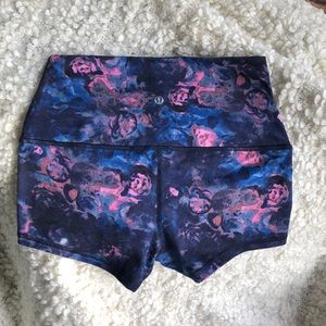 Lululemon hot yoga shorts